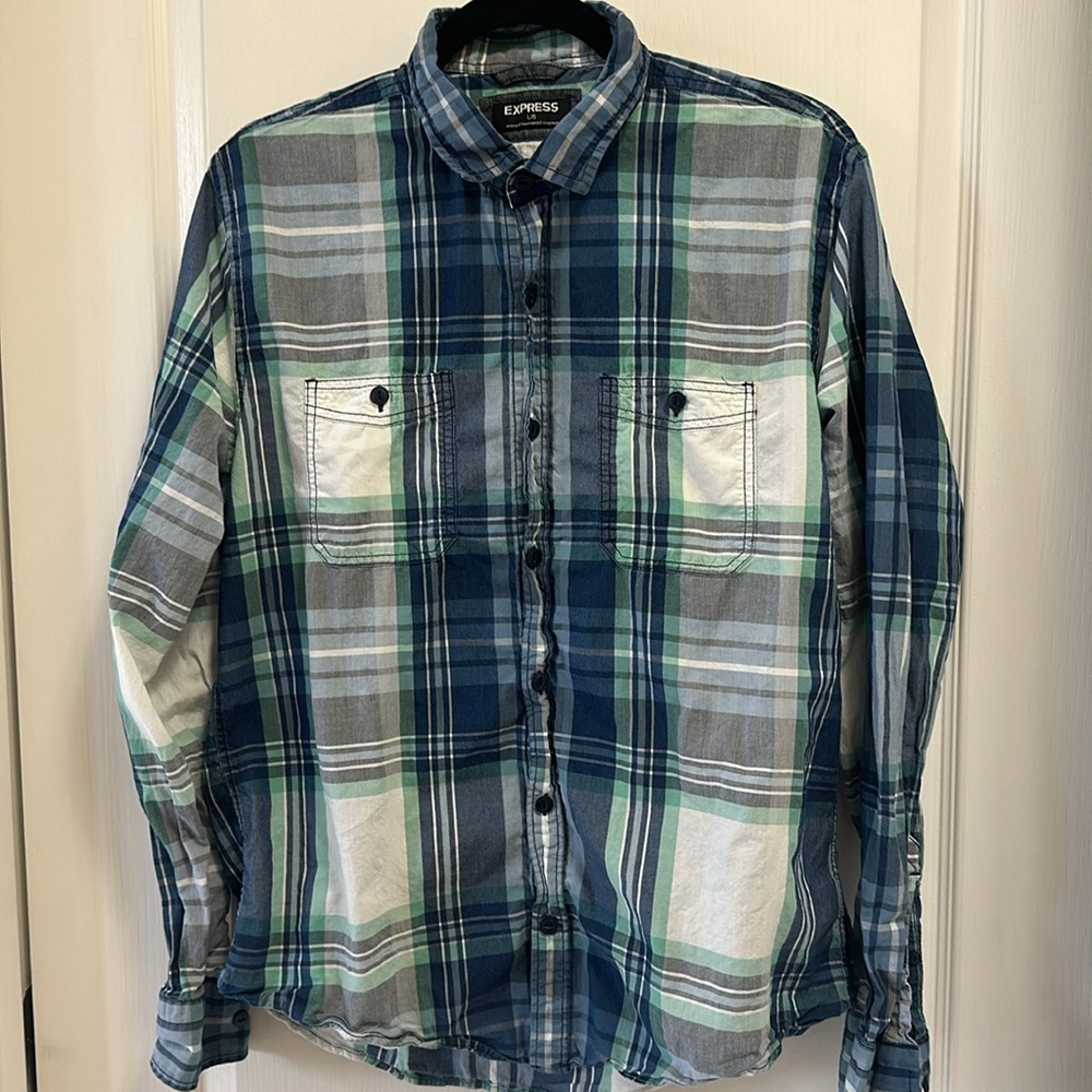 MENS COLLARD SHIRT. SIZE LARGE